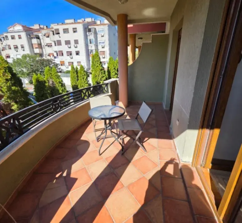 Izdavanje, dvosoban stan, 85m², Stari Aerodrom, Podgorica