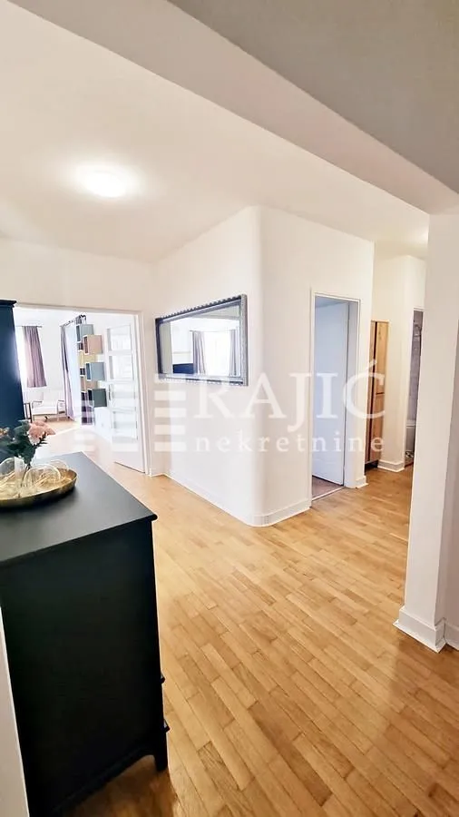 Izdavanje, četvorosoban stan, 132m², Senjak, Beograd