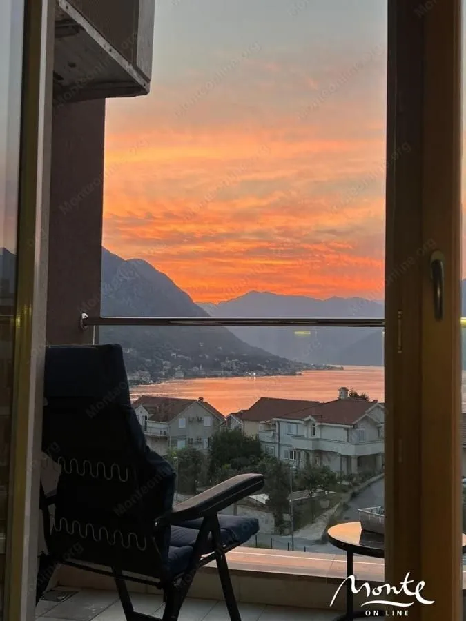 Sale, one bedroom apartment, 54m², Dobrota, Kotor