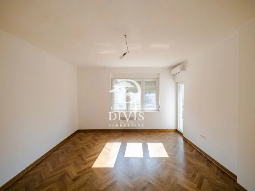 Prodaja, trosoban stan, 78m², Južni Bulevar, Vračar Sve Podlokacije