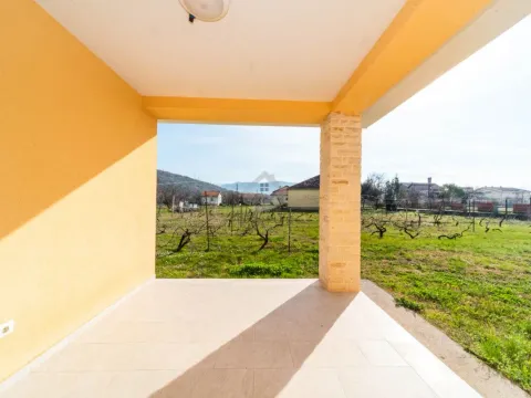 Sale, house, 200m², Rogami, Podgorica - image 24