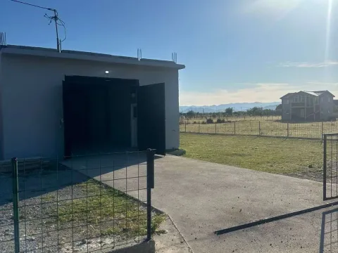 Rent, parking/garage, 105m², Cijevna, Podgorica - image 9