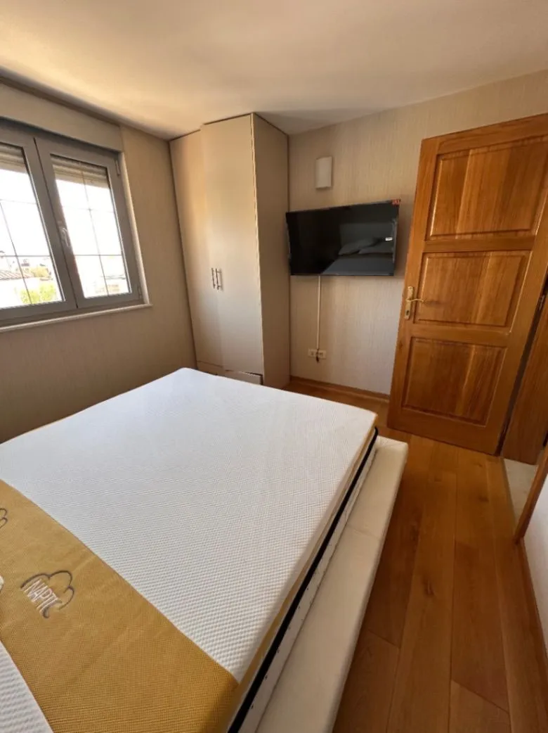 Izdavanje, dvosoban stan, 62m², Đenovići, Herceg Novi
