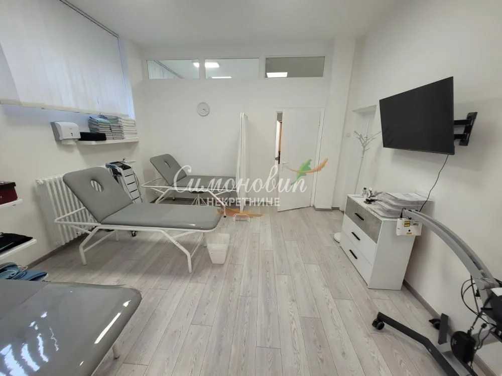 Rent, office space, 136m², Čukarica, Beograd