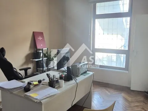 Izdavanje, poslovni prostor, 68m², Centar, Novi Sad - image 2