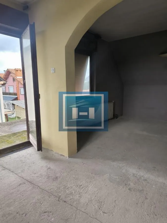 Sale, house, 350m², Ćuprija, Srbija