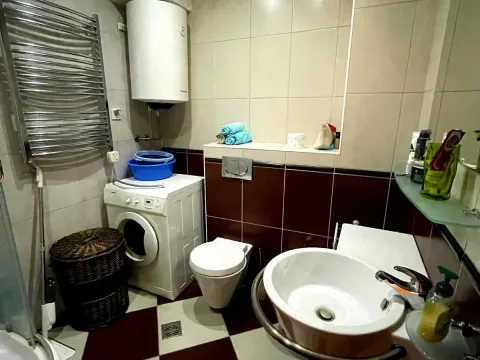 Izdavanje, dvosoban stan, 80m², Centar, Podgorica - image 9