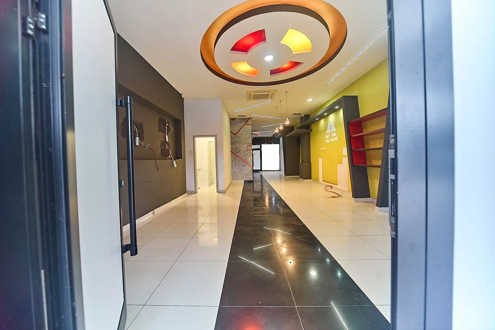 Rent, office space, 223m², Momišići, Podgorica