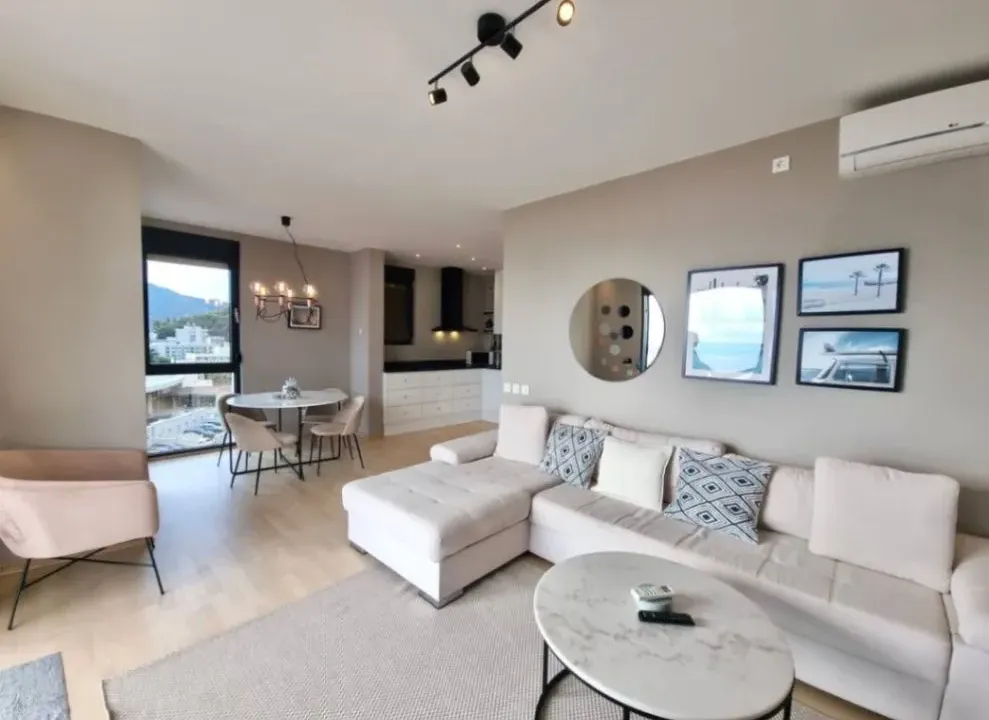 Izdavanje, dvosoban stan, 70m², Bečići, Budva