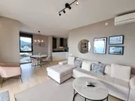 Izdavanje, dvosoban stan, 70m², Bečići, Budva - image 1