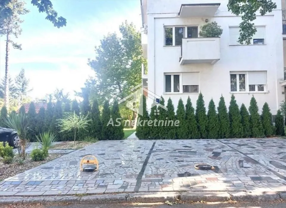 Prodaja, četvorosoban stan, 140m², Savski Venac, Beograd