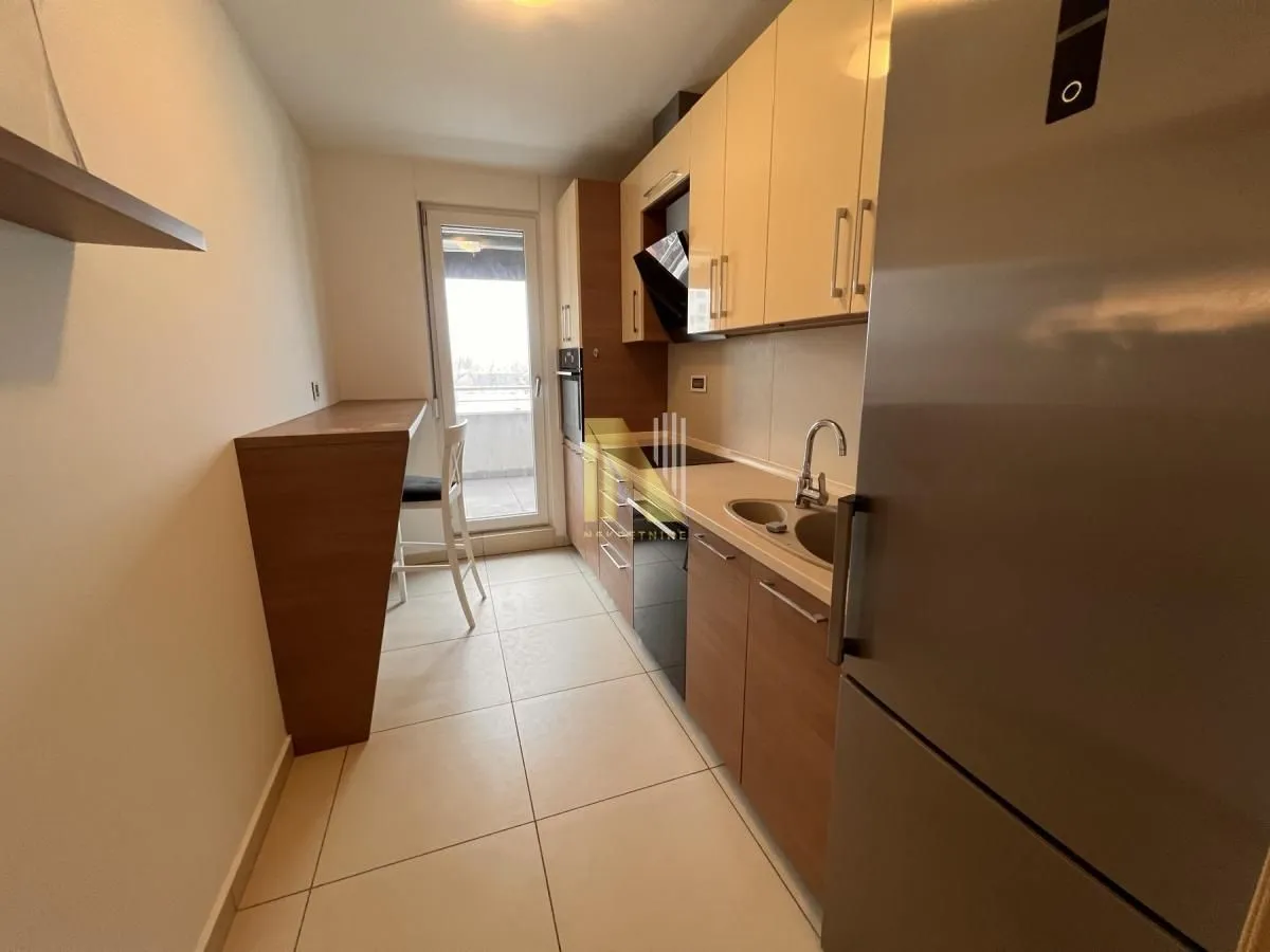 Prodaja, trosoban stan, 86m², Novi Sad, Srbija
