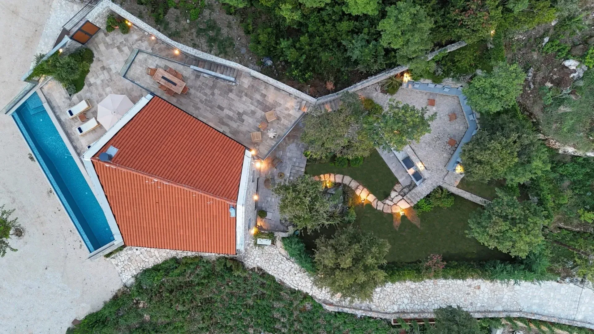 Rent, house, 520m², Đuraševići, Tivat