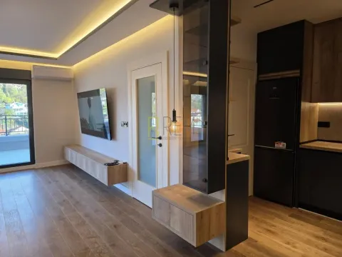 Izdavanje, trosoban stan, 163m², Dalmatinska ulica, Podgorica - image 8