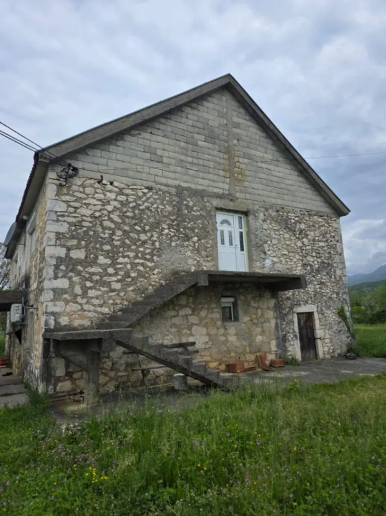 Prodaja, kuća, 220m², Danilovgrad, Crna Gora