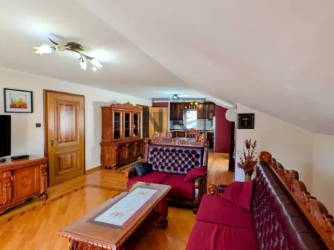 Prodaja, trosoban stan, 102m², Stari Aerodrom, Podgorica - image 2