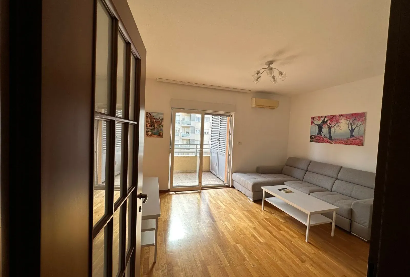 Izdavanje, jednosoban stan, 50m², City Kvart, Podgorica