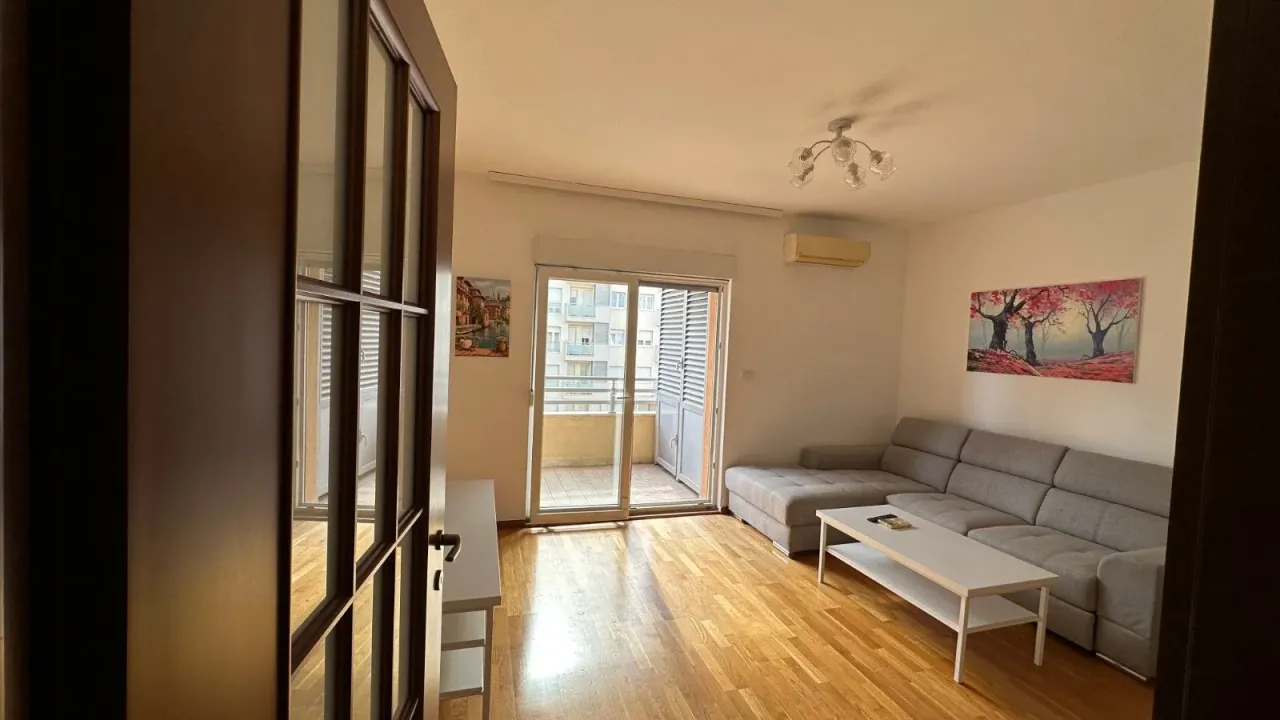 Izdavanje, jednosoban stan, 50m², City Kvart, Podgorica