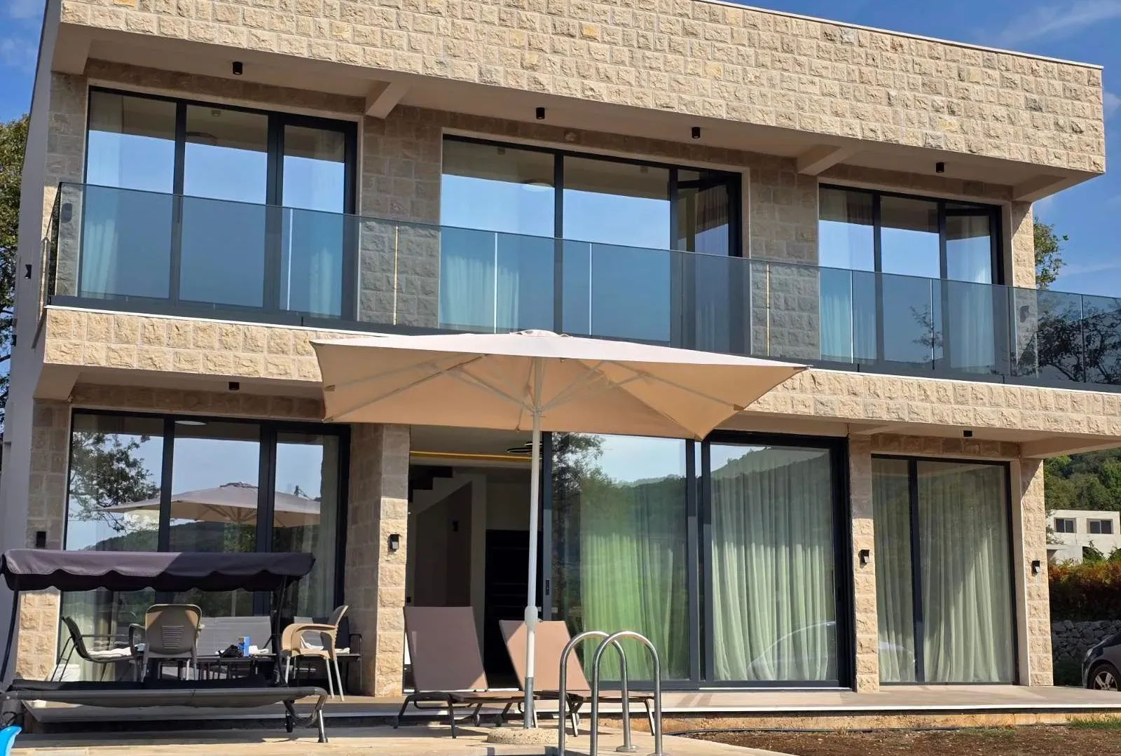 Rent, house, 250m², Višnjevo, Kotor
