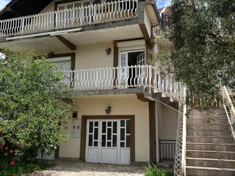 Rent, house, 250m², Tološi, Podgorica - image 2