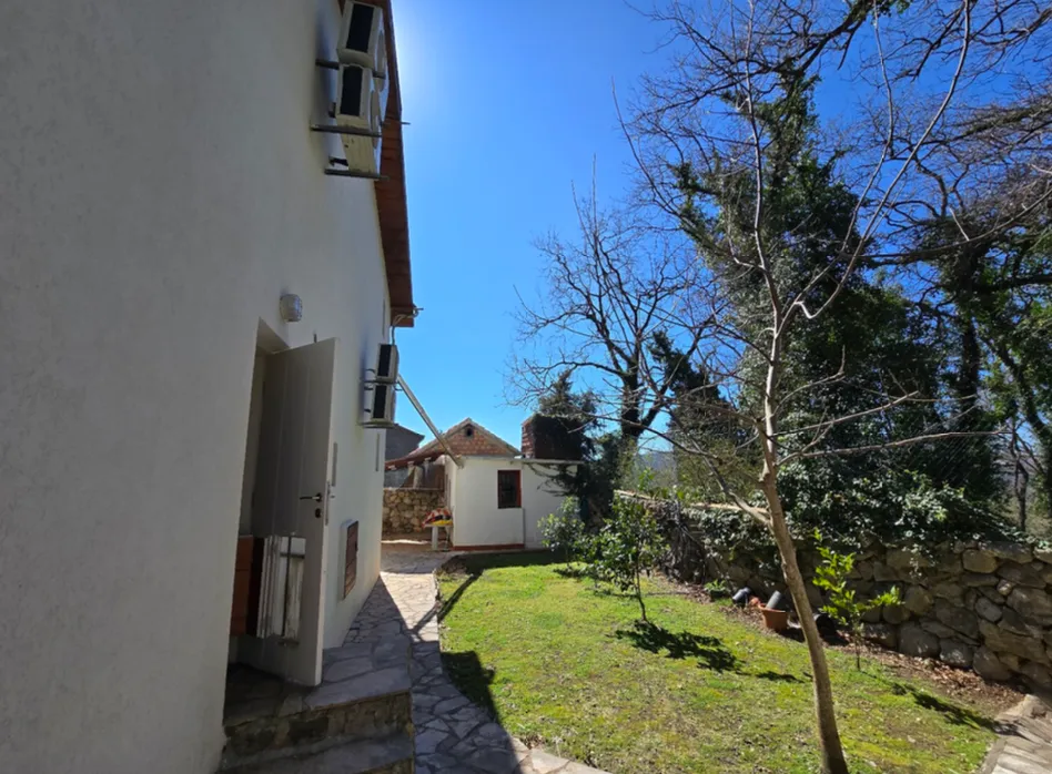 Izdavanje, kuća, 160m², Mirac, Kotor
