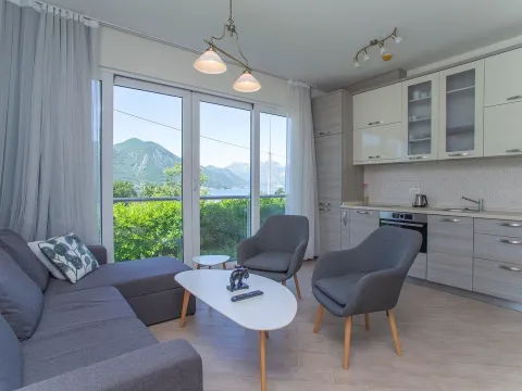 Prodaja, dvosoban stan, 65m², Dobrota, Kotor - image 6