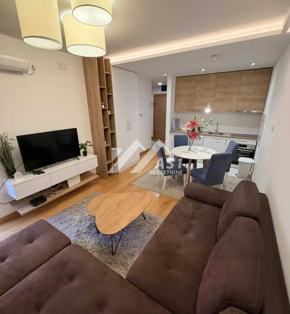 Izdavanje, jednosoban stan, 41m², Socijalno, Novi Sad Sve Podlokacije