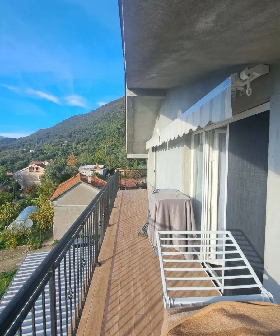 Izdavanje, trosoban stan, 106m², Tripovići, Tivat