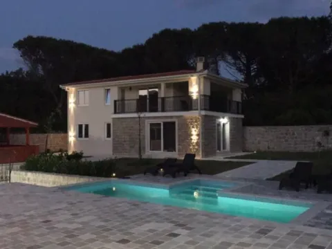 Izdavanje, kuća, 200m², Kotor, Crna Gora - image 5