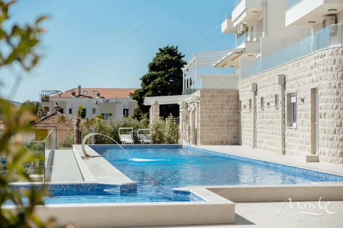 Prodaja, dvosoban stan, 138m², Baošići, Herceg Novi