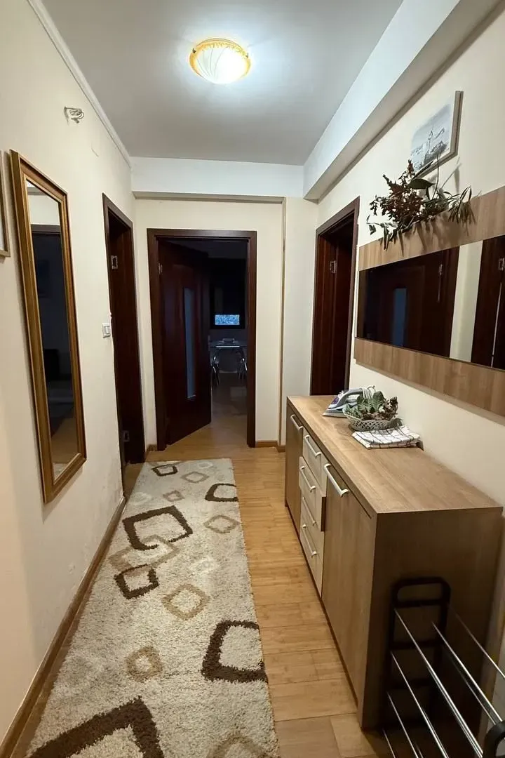 Izdavanje, dvosoban stan, 68m², Podmaine, Budva