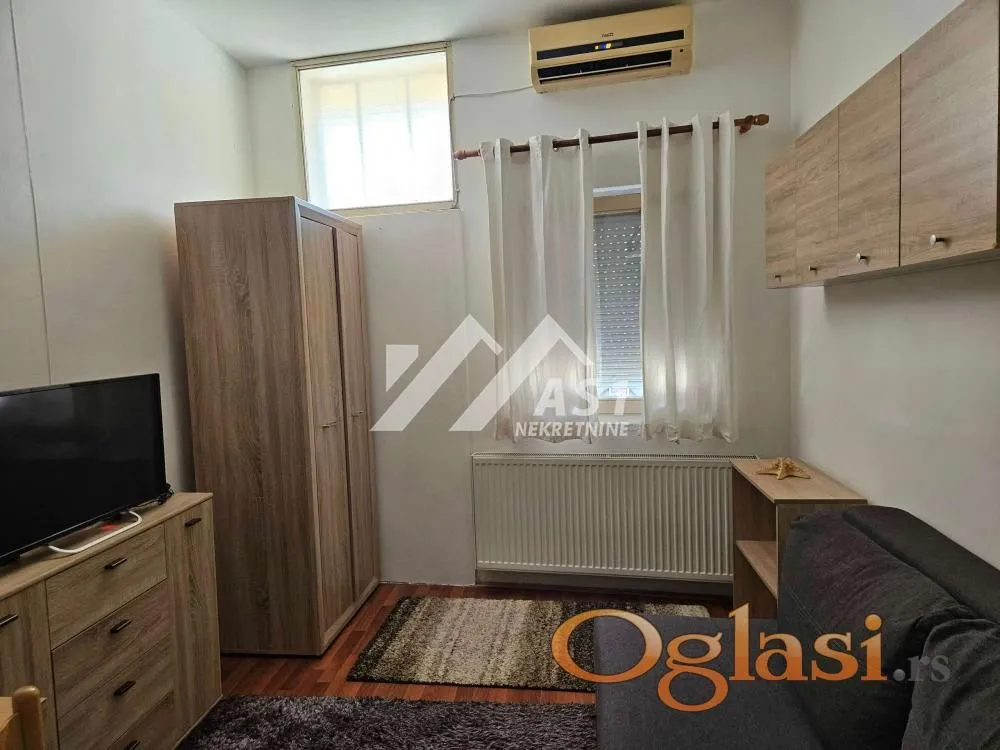 Izdavanje, stan, 20m², Bulevar Evrope, Novi Sad Sve Podlokacije