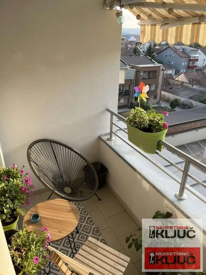 Prodaja, četvorosoban stan, 77m², Bulevar patrijarha Pavla, Novi Sad Sve Podlokacije