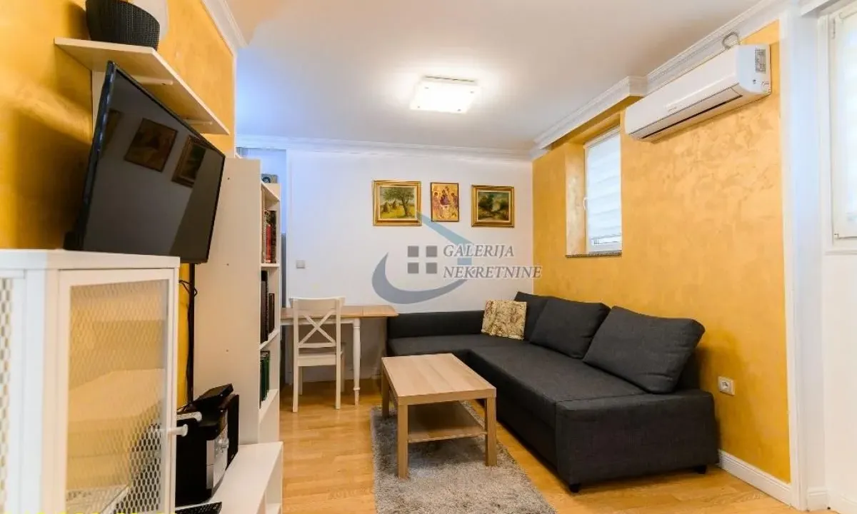 Rent, three bedroom apartment, 62m², Stari Grad, Beograd