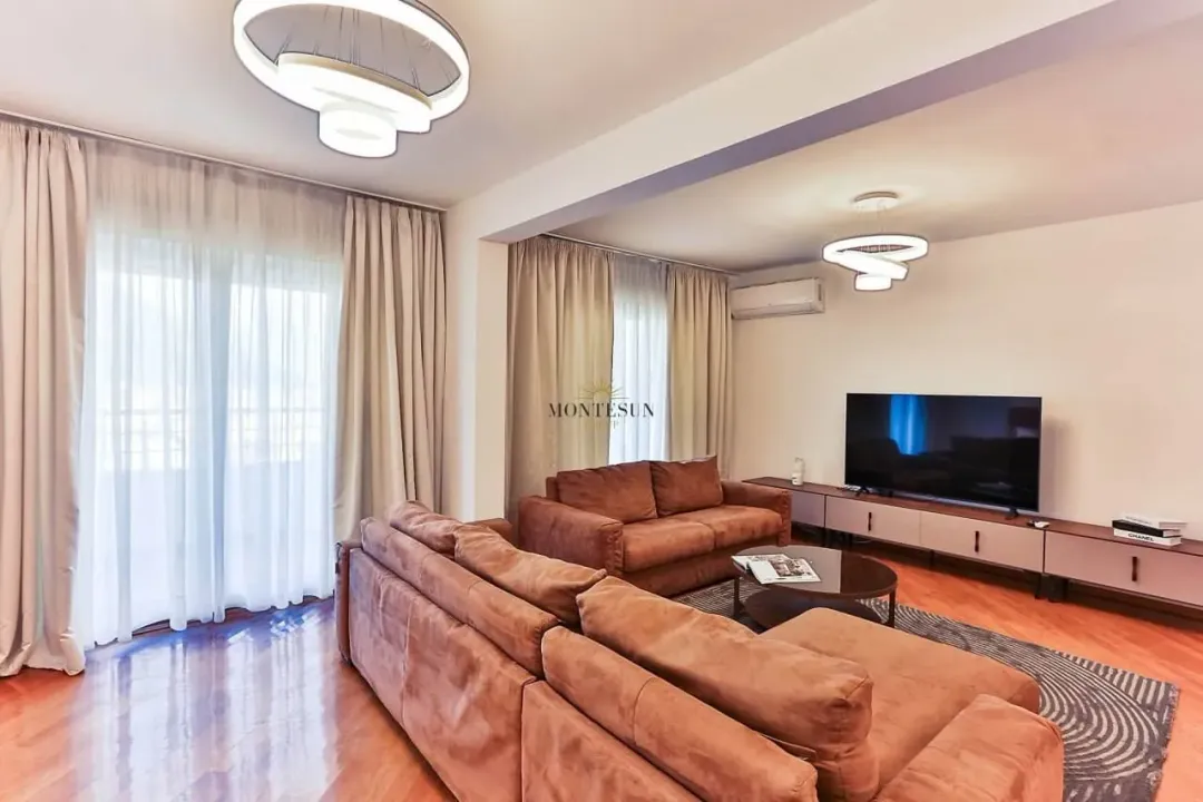 Rent, three bedroom apartment, 140m², Centar, Budva