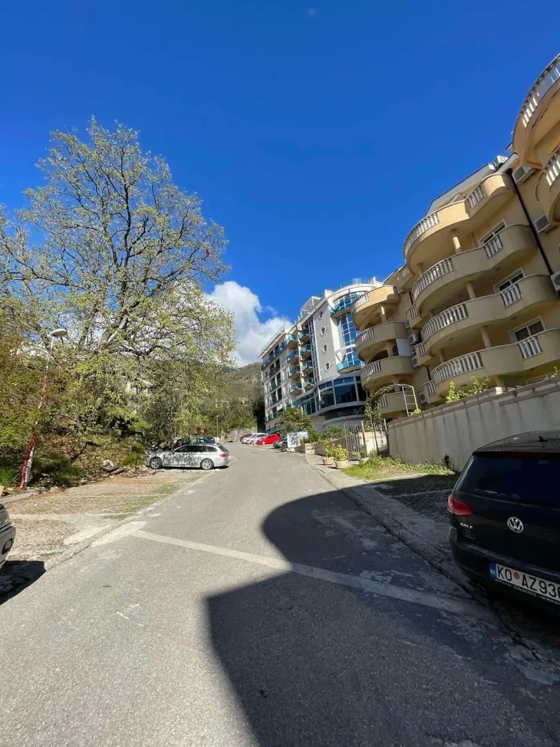 Izdavanje, garsonjera, 46m², Pržno, Budva