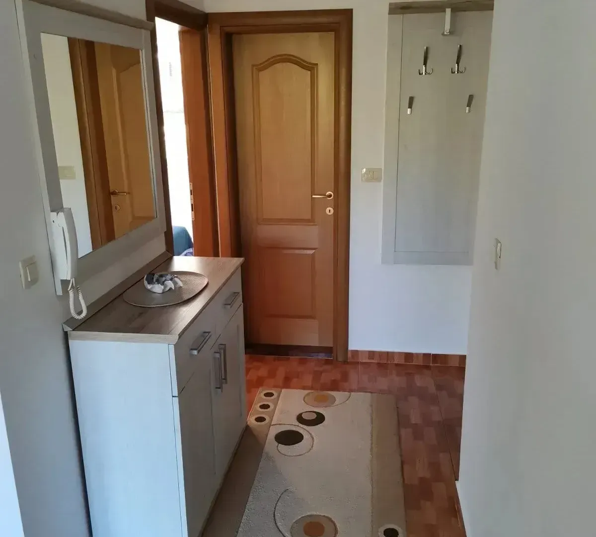 Izdavanje, jednosoban stan, 50m², Đenovići, Herceg Novi