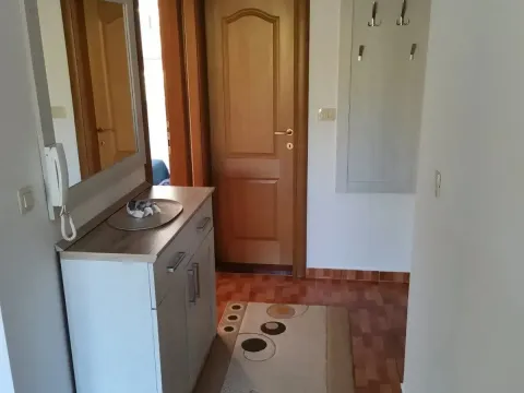 Izdavanje, jednosoban stan, 50m², Đenovići, Herceg Novi - image 2