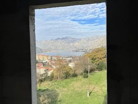 Prodaja, trosoban stan, 88m², Kotor, Crna Gora