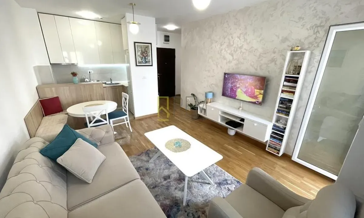 Izdavanje, jednosoban stan, 43m², City Kej, Podgorica