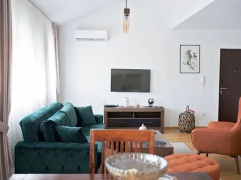 Izdavanje, dvosoban stan, 70m², Pobrežje, Podgorica - image 1