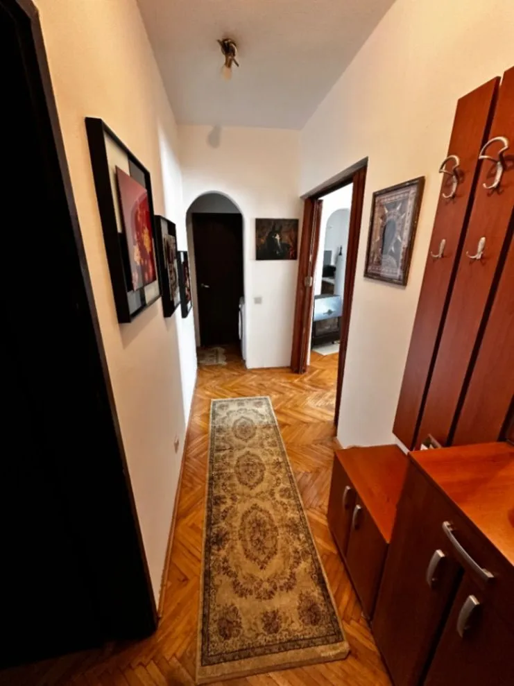 Izdavanje, trosoban stan, 80m², Cetinje, Crna Gora