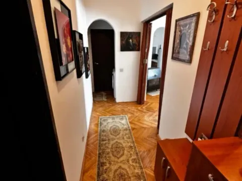 Rent, three bedroom apartment, 80m², Cetinje, Crna Gora - image 2