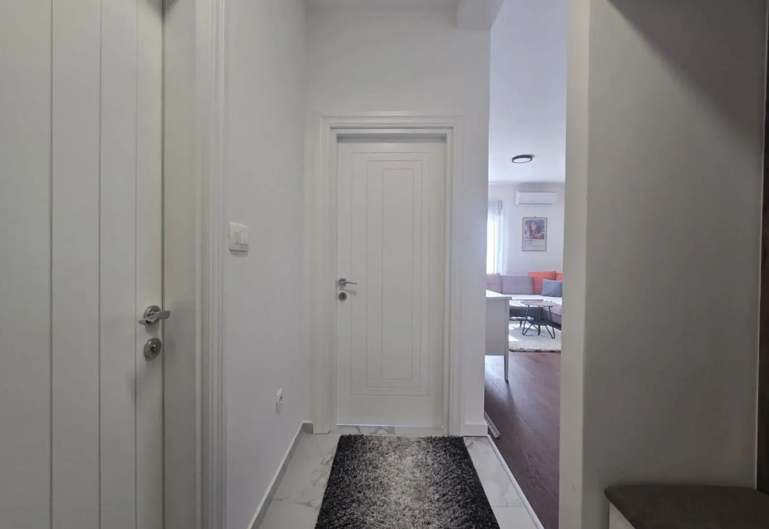 Izdavanje, jednosoban stan, 44m², Central Point, Podgorica