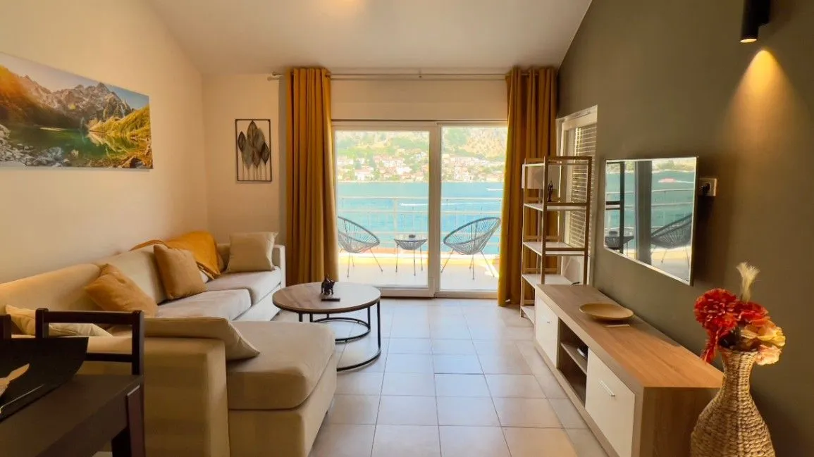 Izdavanje, dvosoban stan, 55m², Muo, Kotor