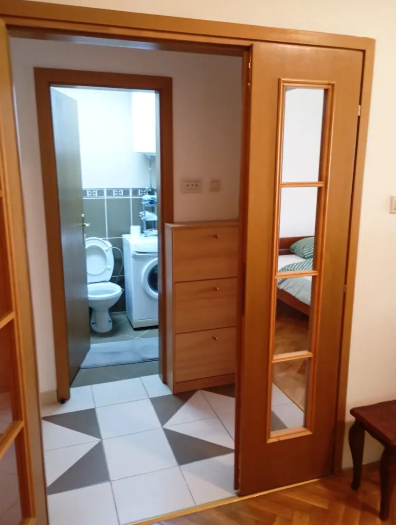 Izdavanje, jednosoban stan, 40m², Blok 6, Podgorica