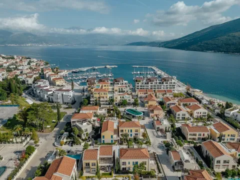 Prodaja, trosoban stan, 382m², Portonovi, Herceg Novi - image 1