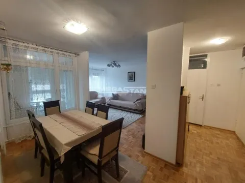 Dnevna soba sa trpezarijom i garniturom za sedenje. - image 12