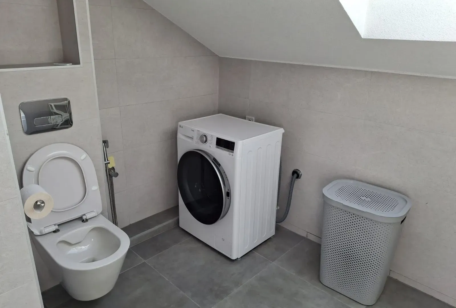 Izdavanje, dvosoban stan, 66m², Centar, Tivat