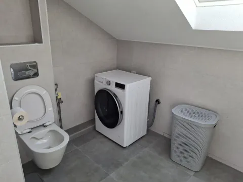 Izdavanje, dvosoban stan, 66m², Centar, Tivat - image 7